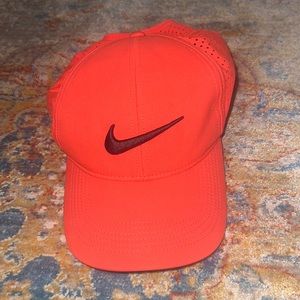 Nike feather weight red golf hat